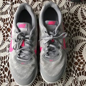 Nike Flex Experience RN4 size 9